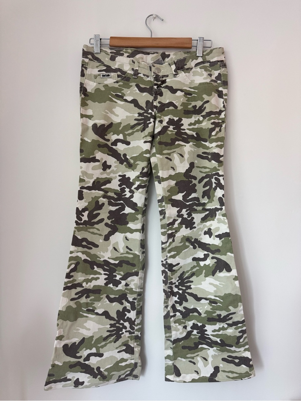 VTG Y2K Dorinha Camouflage Flare Jeans Low Rise Camo Cargo Pants Deadstock Vibe
